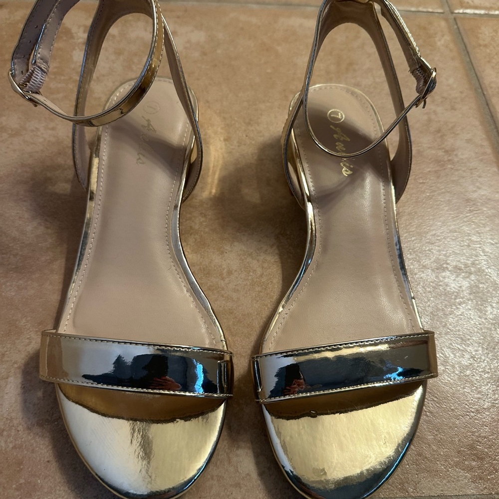 Gold sandals - Picture 2 of 4